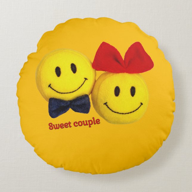 Sweet couple smiling face cute pillow round (Front)
