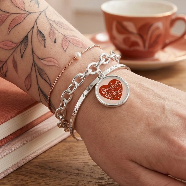 Sweet Kiss Bracelet (Creator Uploaded)