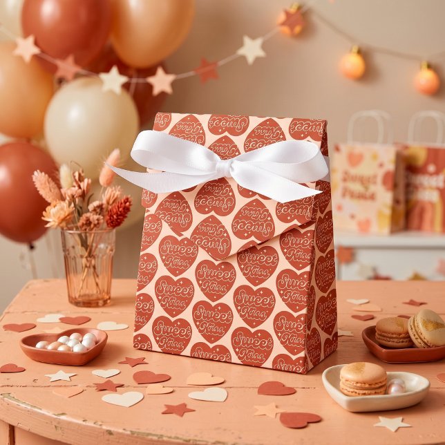 Sweet Kiss Favor Boxes (Creator Uploaded)