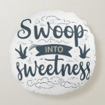 Swoop into Sweetness.&quot; T-Shirt Round Pillow