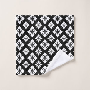 Symmetrical pattern wash cloth