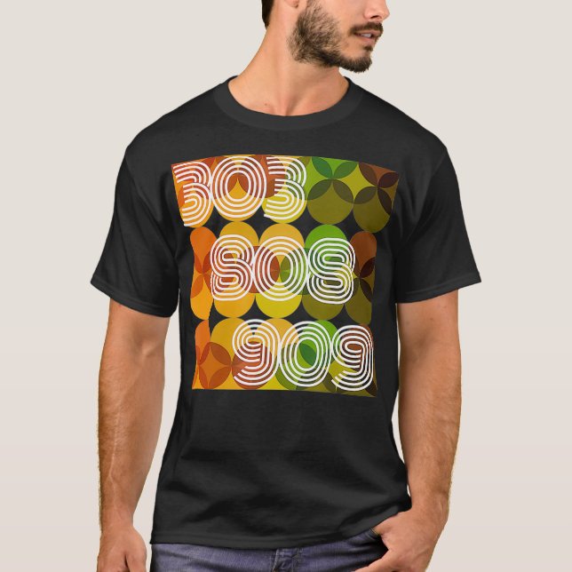 Synthesizer print 303 808 909 For all ANALOG Fans  T-Shirt (Front)