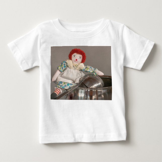 T-shirt Raggedy Ann doll bakes cookies (Front)