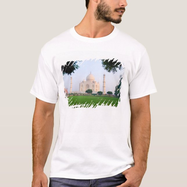 Taj Mahal at sunrise one of the wonders of the T-Shirt (Front)