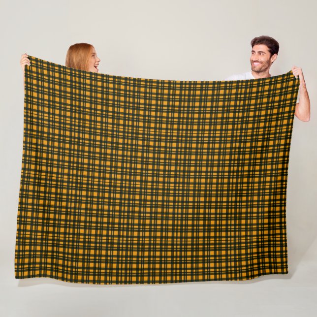 Tartan Fleece Blanket – Classic Plaid Design (In Situ)