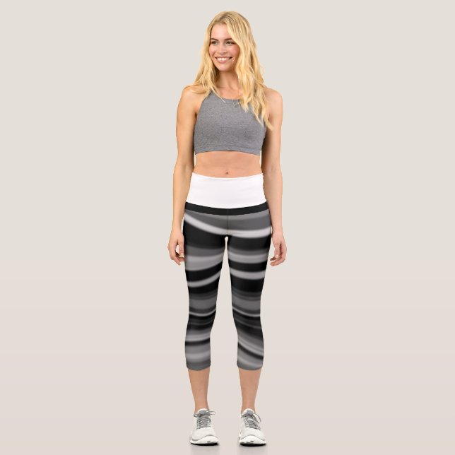 Tasteful White Monochrome Blurred Stripes Capri Leggings (Front)