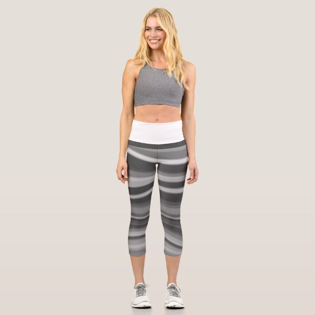 Tasteful White Monochrome Blurred Stripes Capri Leggings (Front)