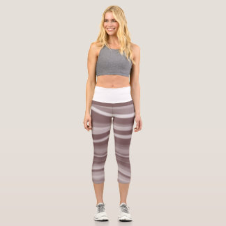 Tasteful White Monochrome Blurred Stripes Capri Leggings
