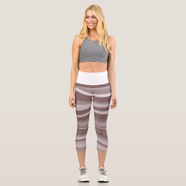 Tasteful White Monochrome Blurred Stripes Capri Leggings (Front)