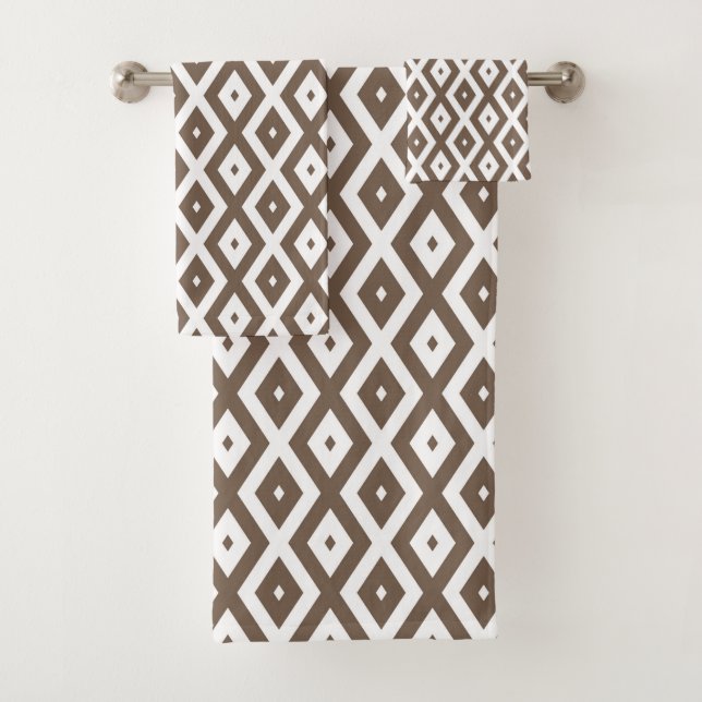 Taupe brown and white diamond pattern bath towel set (Insitu)