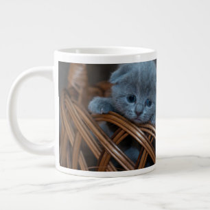 TAZA JUMBO DE GATO AZUL EN LA CANASTA. GIANT COFFEE MUG