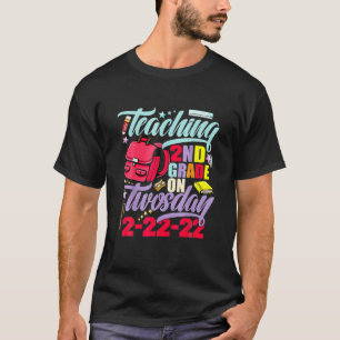 Teaching 2Nd Grade On Twosday 2-22-22 22Nd Februar T-Shirt