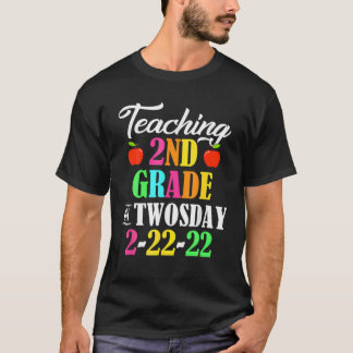Teaching 2Nd Grade On Twosday 2-22-22 22Nd Februar T-Shirt