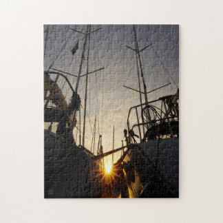 Tegenlicht bij 2 zeilboten in de haven. jigsaw puzzle