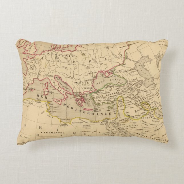Terre aux trois fils de Noe Decorative Pillow (Front)