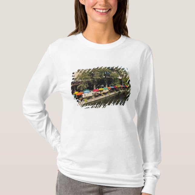 Texas, Riverwalk, dining on river's edge T-Shirt (Front)
