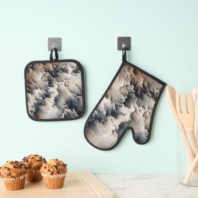 Textured Crackle Contemporary Abstract Oven Mitt & Pot Holder Set (Insitu(Hanging))
