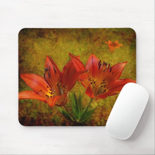 Textured Western Red Prairie Lily Icon Mouse Pad