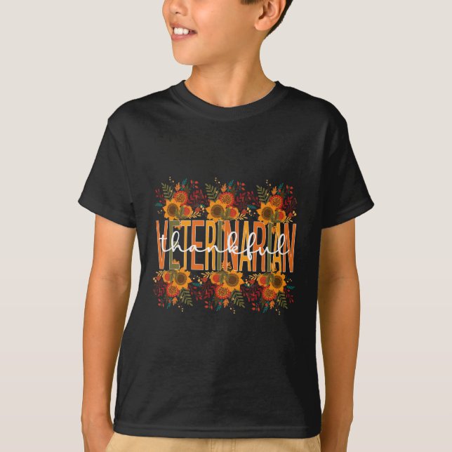 Thankful Veterinarian Thanksgiving Doctor Veterina T-Shirt (Front)