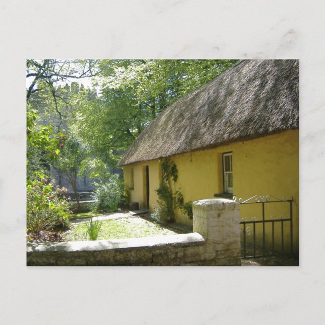 Thatched cottage in Bunratty Folk Park - Ireland Postcard (Front)