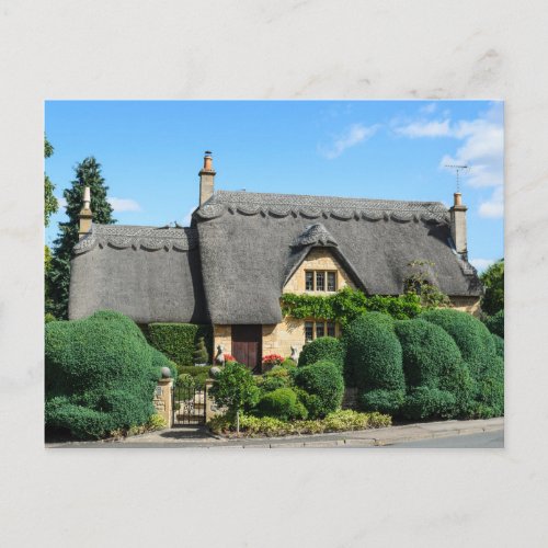 Thatched roof cottage in Chipping Campden Postcard