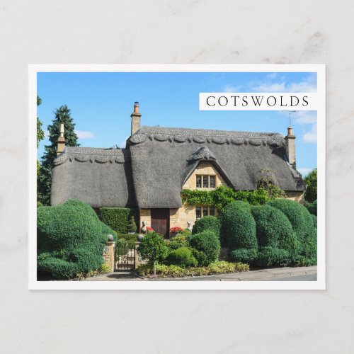 Thatched roof cottage in the Cotswolds Postcard