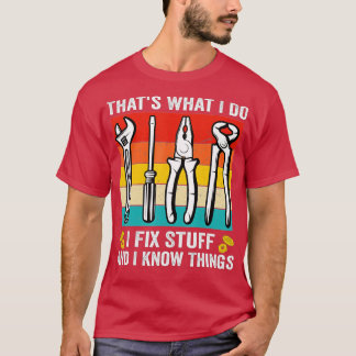 That's What I Do I Fix Stuff And I Know Things Fun T-Shirt