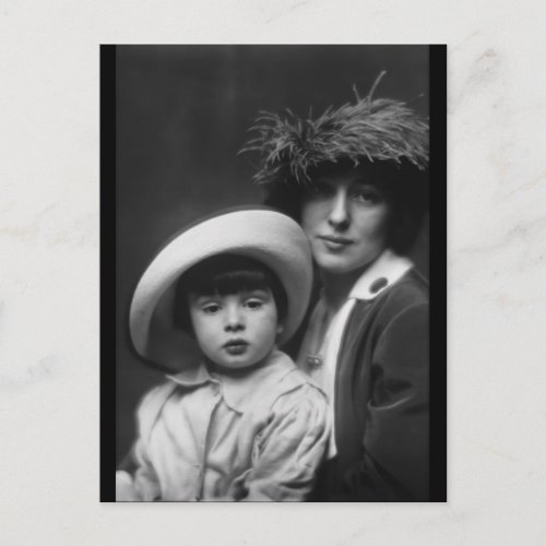 Thaw Evelyn Nesbitt and Son by Arnold Genthe1913 Postcard