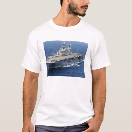 The amphibious assault ship USS Peleliu T_Shirt