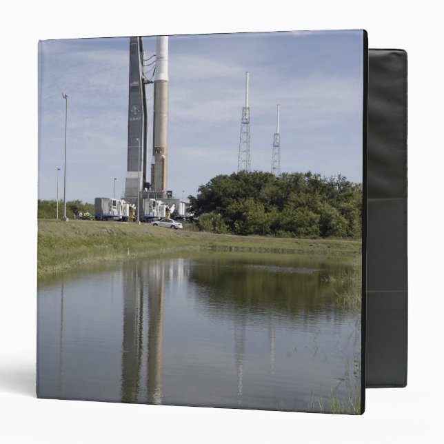 The Atlas V/Centaur arrives on the launch compl Binder (Front/Inside)