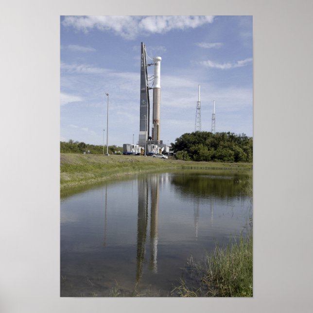 The Atlas V/Centaur arrives on the launch compl Poster (Front)