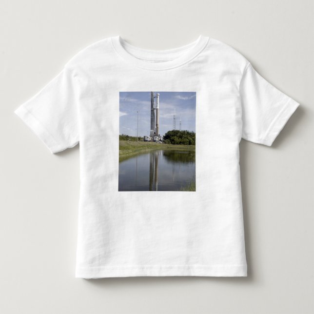 The Atlas V/Centaur arrives on the launch compl Toddler T-shirt (Front)