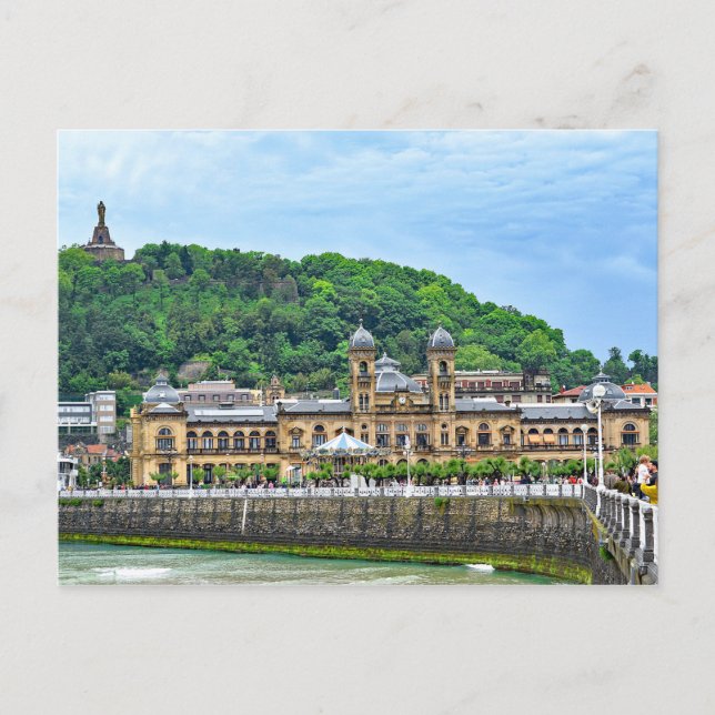 The bay of La Concha with a statue of Christ. Postcard (Front)
