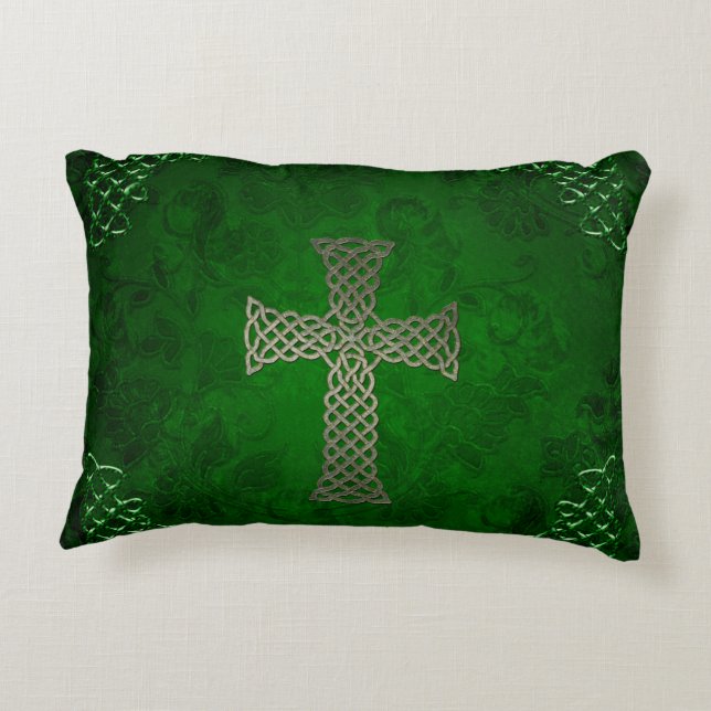 The celtic cross accent pillow (Back)