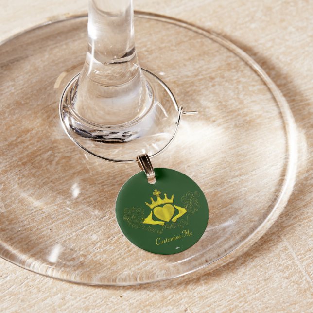 The Claddagh (Gold) Wine Charm (In Situ)