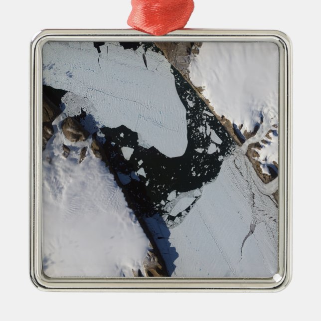 The ice island metal ornament (Front)