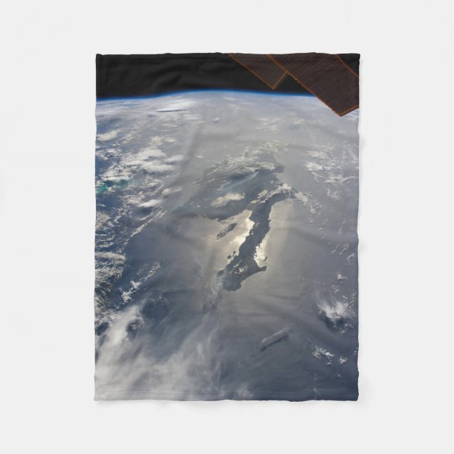 The Island Of Hispaniola With Sunglin Fleece Blanket (Front)