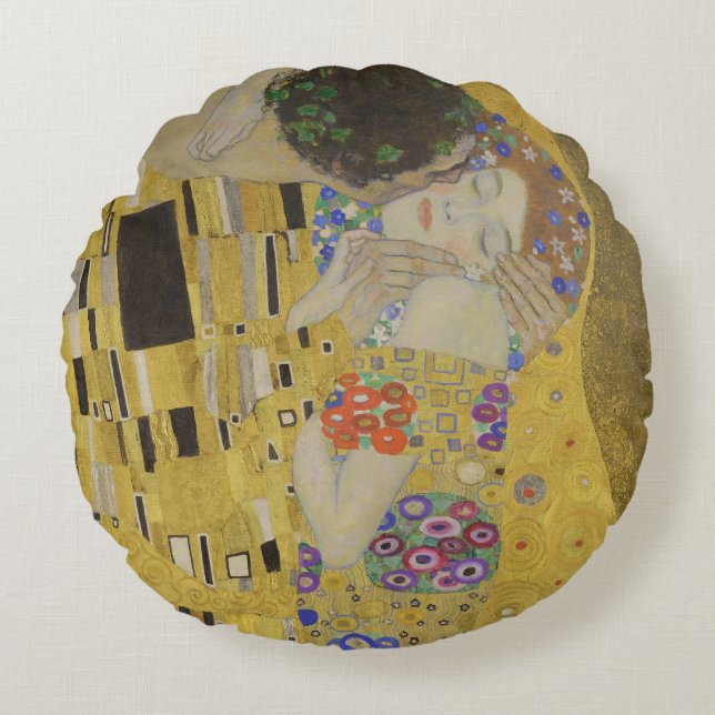 The Kiss, Art Nouveau Oil Painting, Gustav Klimt Round Pillow (Front)