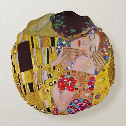 The Kiss by Gustav Klimt Vintage Art Nouveau Round Pillow
