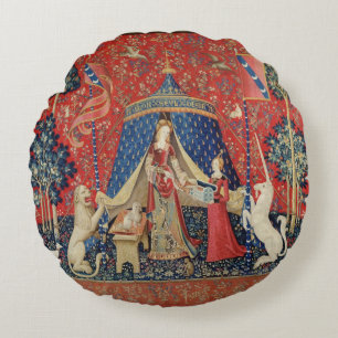 The Lady and the Unicorn: 'To my only desire' 2 Round Pillow