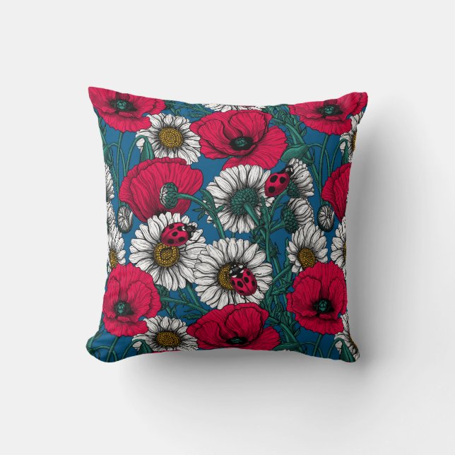 The meadow throw pillow (Front)