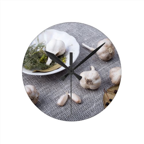 The old saucer, garlic and spices round clock