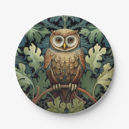 The owl on an oak tree paper plates