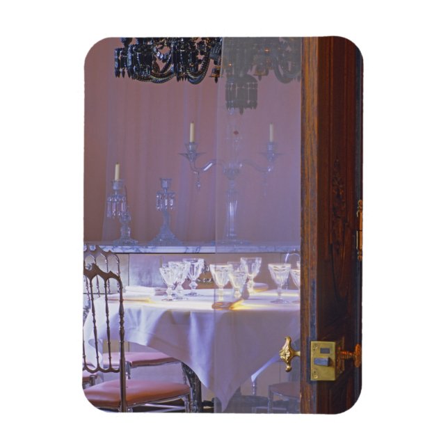 The private dining room with the black crystal magnet (Vertical)