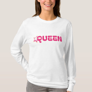 The Queen's clothing features the word Queen on th T-Shirt