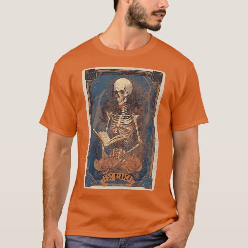The Reader Distressed Skeleton Halloween Tarot d T_Shirt