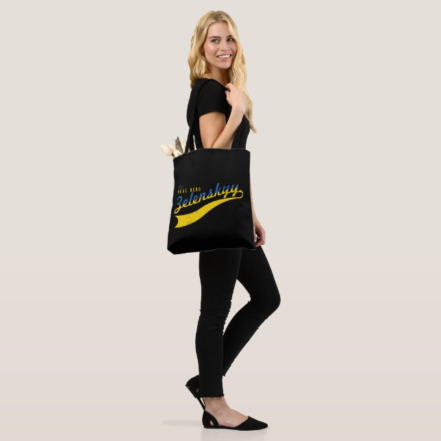 THE REAL HERO ZELENSKY UKRAINE BLUE YELLOW TOTE BAG (On Model)