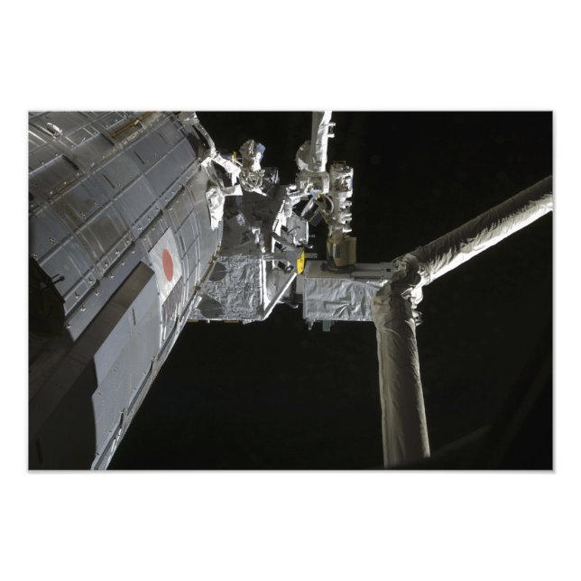 The robotic arm of the Japanese Experiment Modu Photo Print (Front)