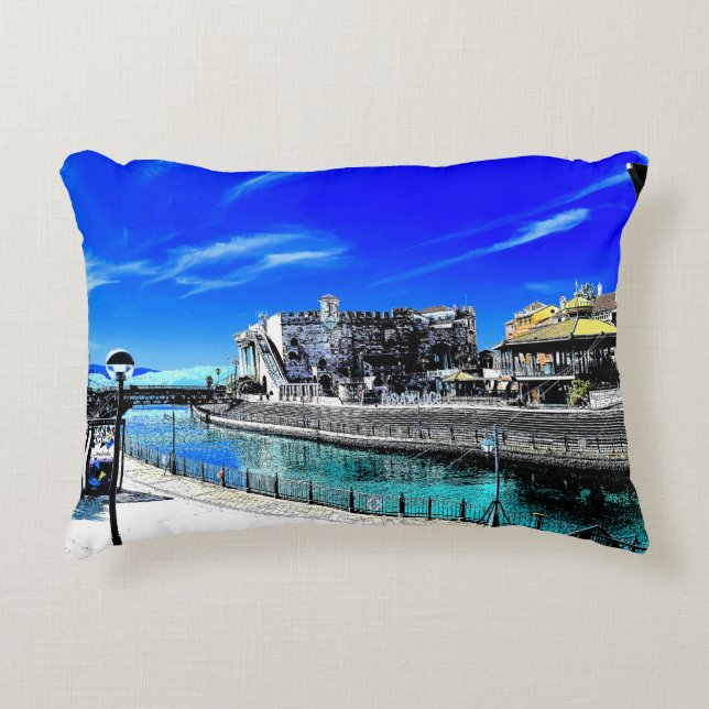 The White Phanto アクセントクッション Accent Pillow (Front)