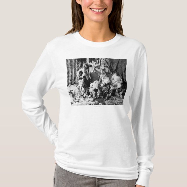 The "Wolf dance" of the Kaviagamutes T-Shirt (Front)